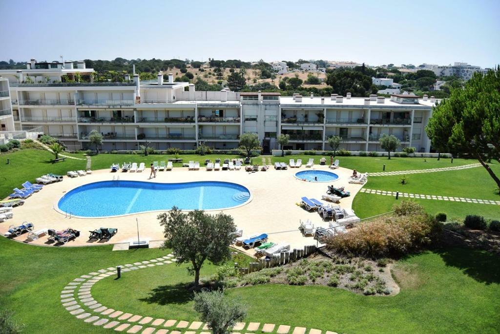 Appartement Oasis In Olhos De Agua à Branqueira Extérieur photo